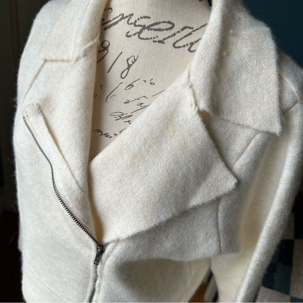 Cream William Rast Sweater Jacket Size Large💛🧸 - Picture 3 of 4